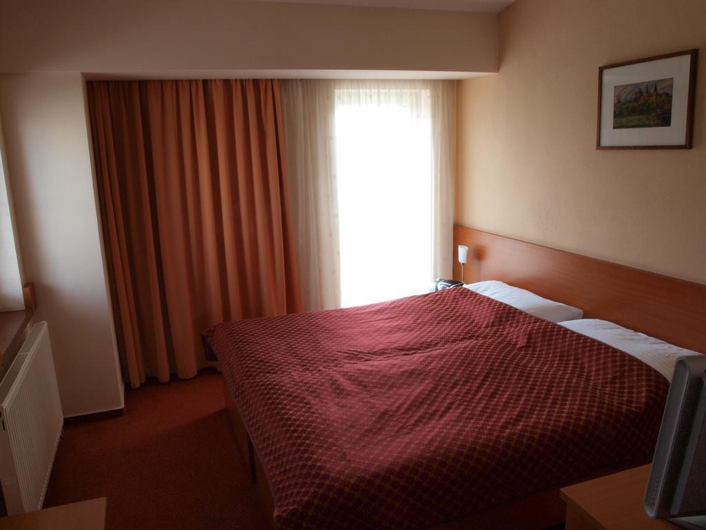 Hotel Dominika Bratislava Habitación foto