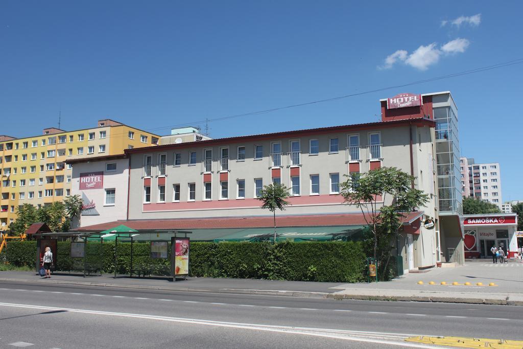 Hotel Dominika Bratislava Exterior foto